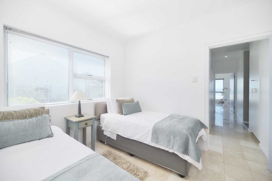 5 Bedroom Property for Sale in Kleinbaai Western Cape